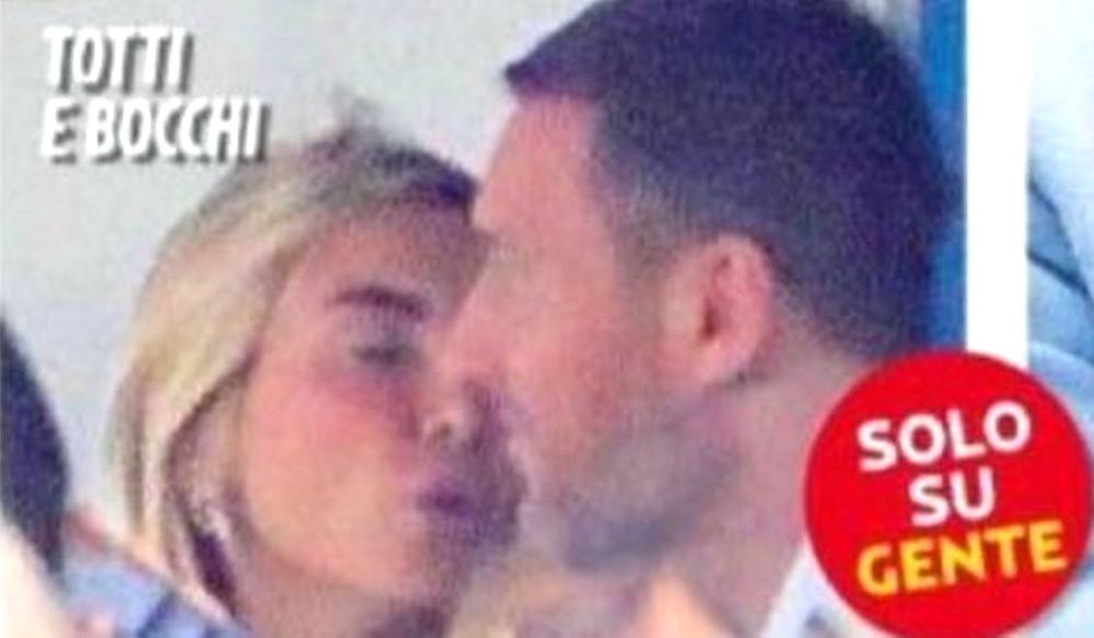 Bacio in pubblico Totti e Noemi