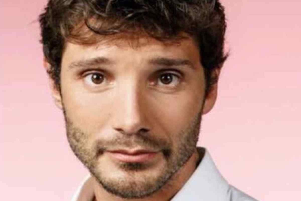 Stefano De Martino paparazzato con un’influencer: chi è la nuova fiamma dell’ex di Belen