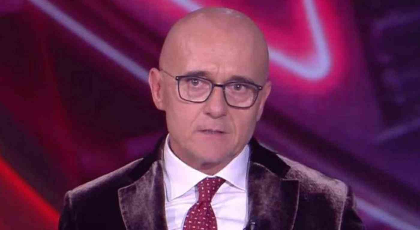 Grande Fratello, la decisione improvvisa: “Mediaset non poteva fare altro”. Signorini e il pubblico sconvolti