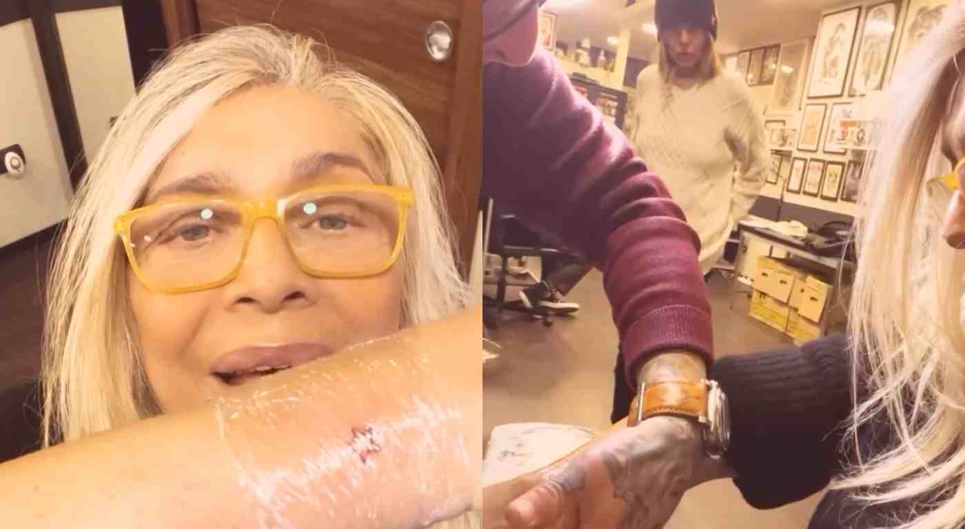 Mara Venier fa il suo primo tatuaggio a 73 anni: "Sono una nonna pazza, l'ho fatto per mio nipote"