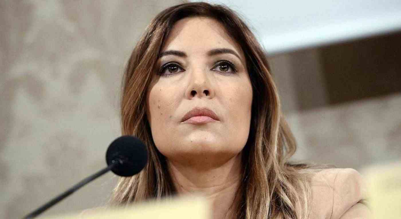 Selvaggia Lucarelli furiosa con Massimo Giannini: "Prima mi offre un lavoro, e adesso..."