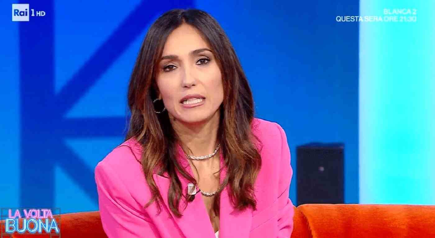 "Ho capito bene?" Caterina Balivo scioccata dal figlio di Virna Lisi: "Cos'hai fatto con le cose di mamma?". Panico in studio con Corrado Pesci 