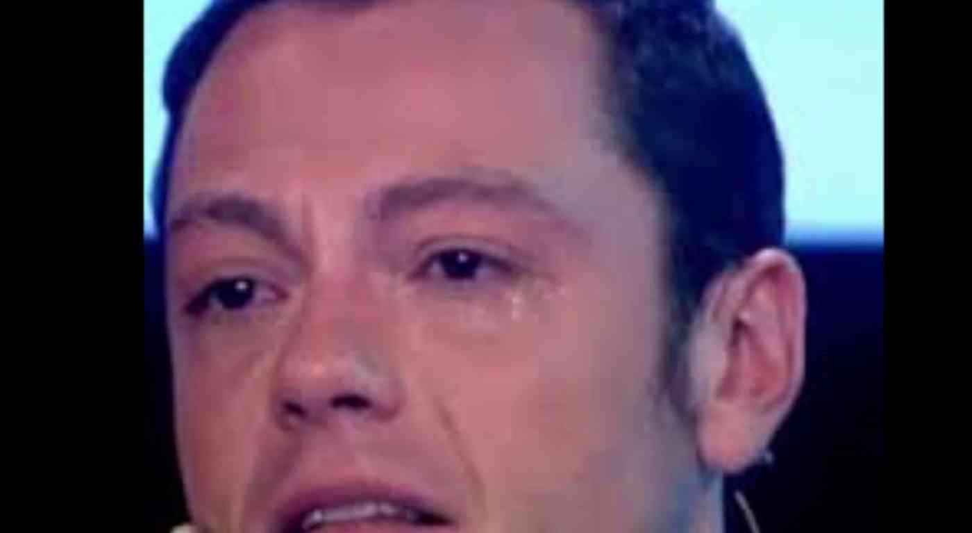 Tiziano Ferro e la separazione con Victor: "Chiedete aiuto"