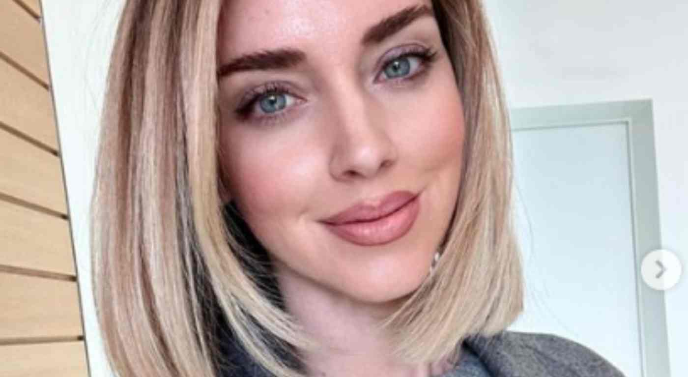 Chiara Ferragni, a Milano piovono volantini che la ‘sostengono’: cosa sta succedendo all’influencer