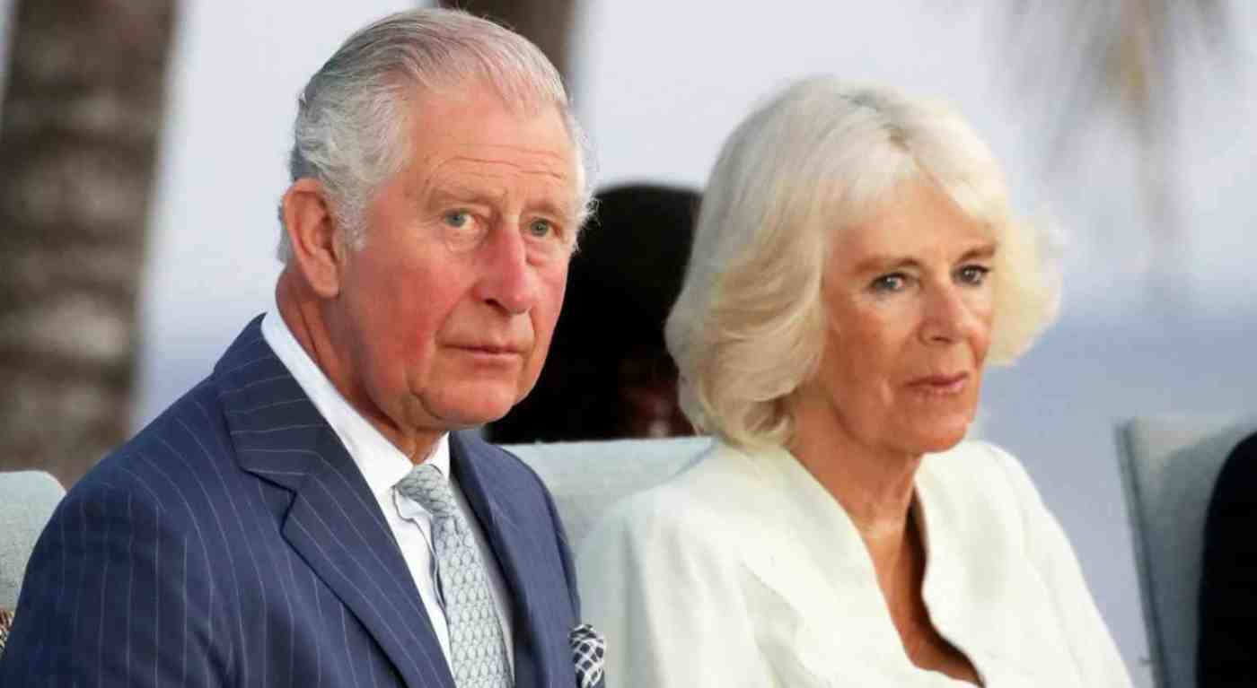 "Sta abbastanza bene". Camilla rompe il silenzio sul cancro del marito e racconta come sta Re Carlo. E William lancia una frecciata ad Harry