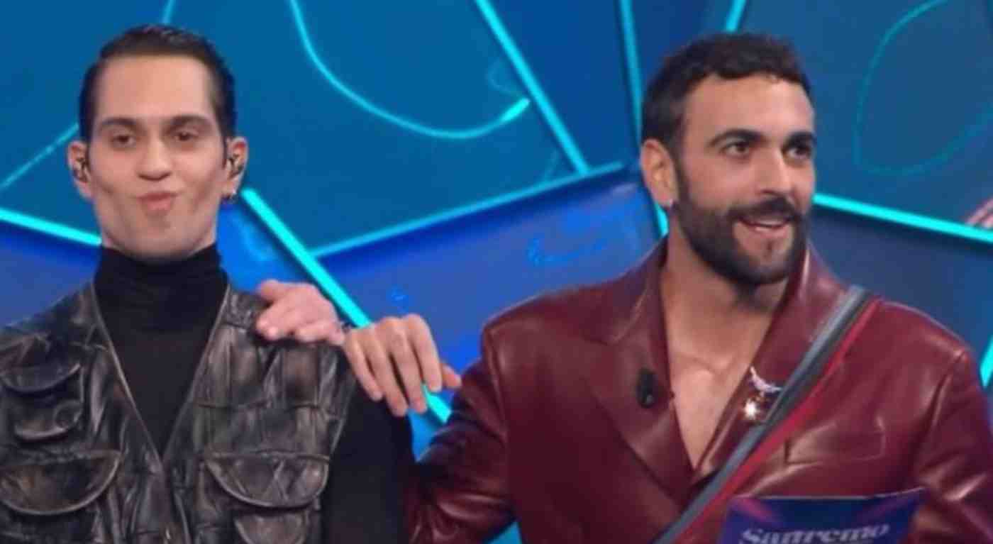 “Sono gay”. Marco Mengoni e Mahmood, coming out in diretta? Peter Gomez racconta tutta la verità