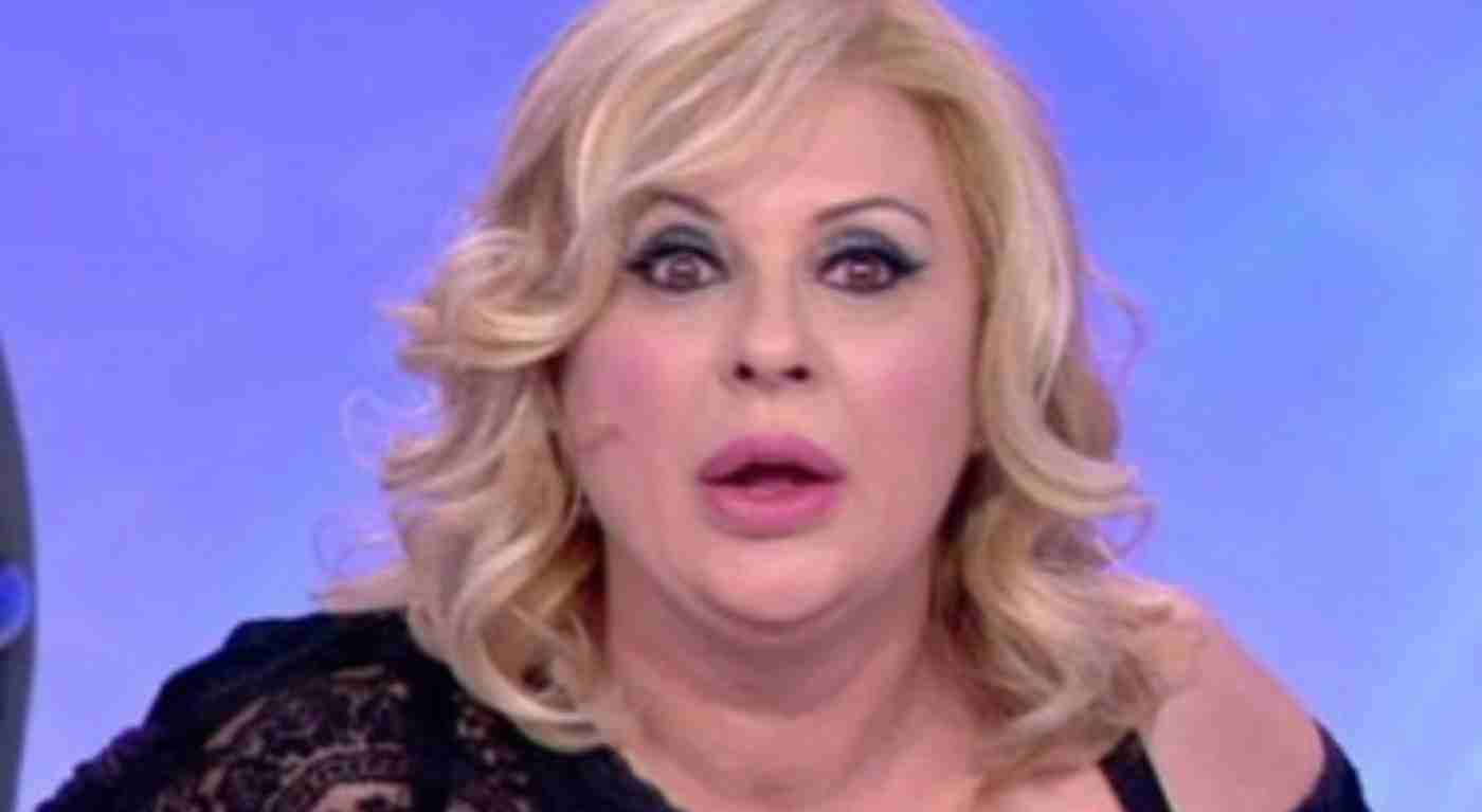 Tina Cipollari, rivelazione clamorosa: un famosissimo ex vippone ha ammesso di aver avuto una storia con l'opinionista