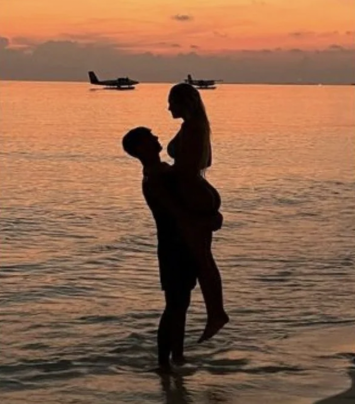 Chanel Totti posta una foto con il suo ragazzo alle Maldive e scoppiano le critiche: ecco cosa ne pensa papà Francesco