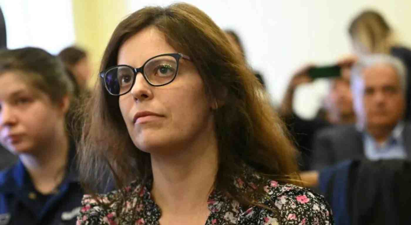 Ilaria Salis, finalmente libera: da oggi agli arresti domiciliari dopo la prigionia