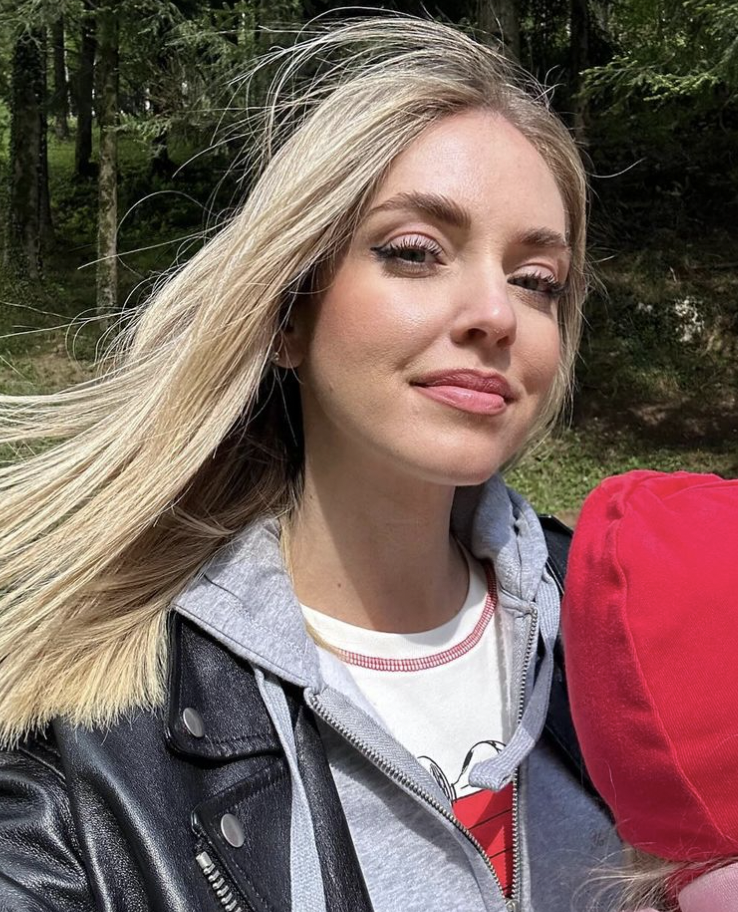 Chiara Ferragni lascia l'Italia, l'annuncio: decisione improvvisa in un altro momento di crisi