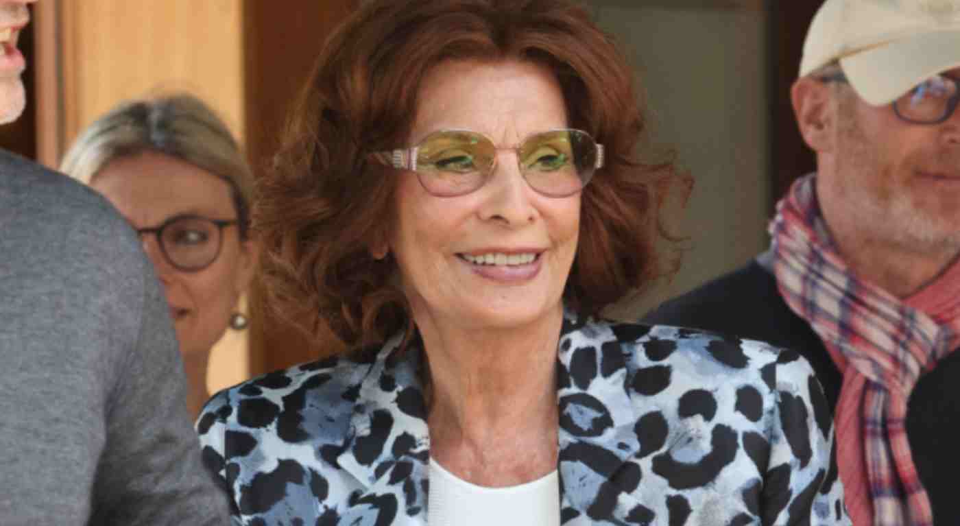 "Sta bene!". Sophia Loren, il clamoroso ritorno in pubblico dopo tanti anni - Eccola dopo l'incidente