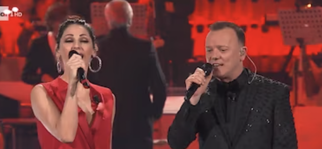 Gigi D'Alessio fa il concerto a Napoli ma manca qualcosa, pubblico furioso: "Siamo delusi"