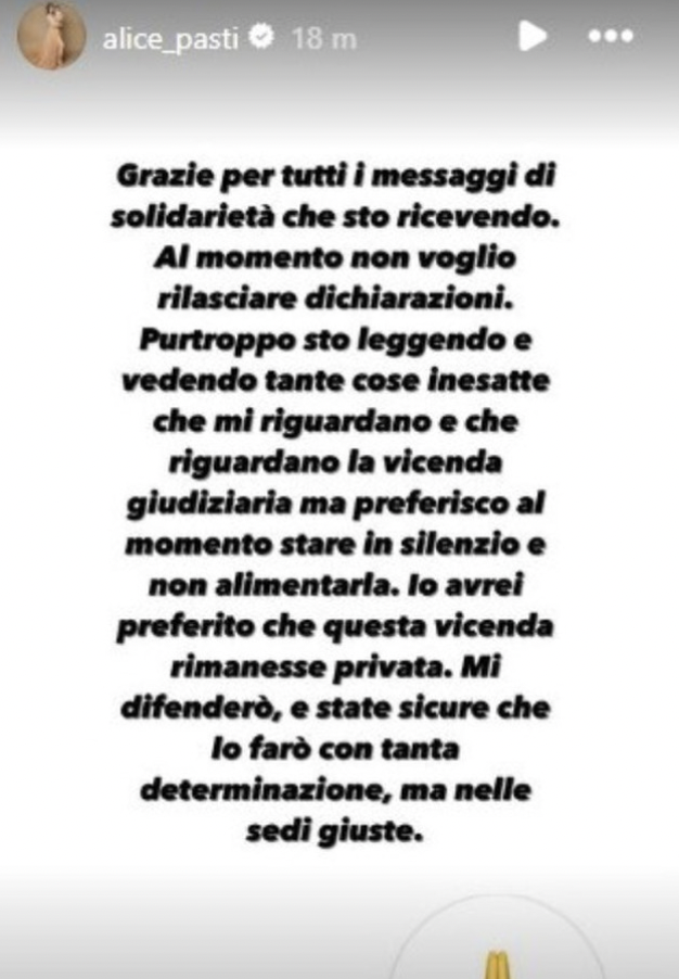 "Non puoi più pubblicare le foto di tua figlia". La famosa influencer italiana fermata dal giudice: "Sui social serve il consenso del padre"