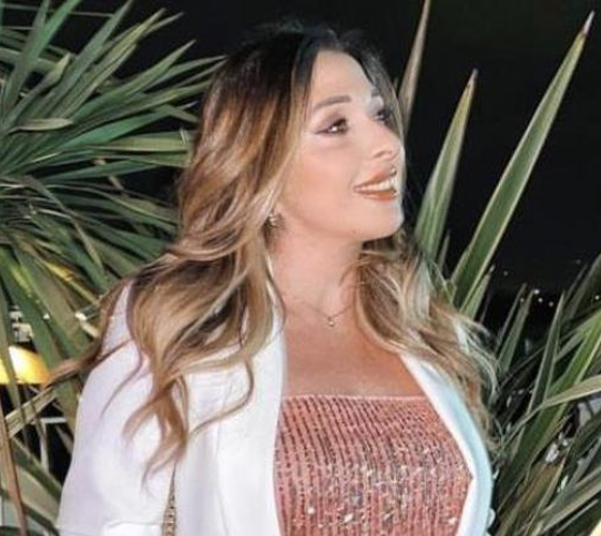 "Non puoi più pubblicare le foto di tua figlia". La famosa influencer italiana fermata dal giudice: "Sui social serve il consenso del padre"