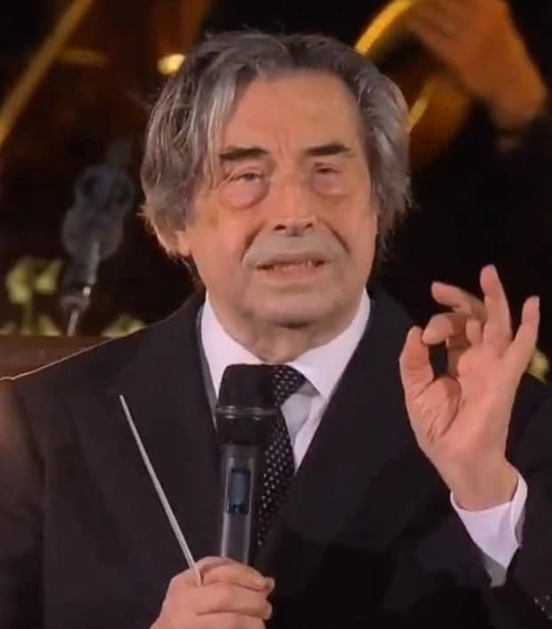 Riccardo Muti critica il Governo Meloni: "L'orchestra riflette la società" - Poi si rimangia tutto