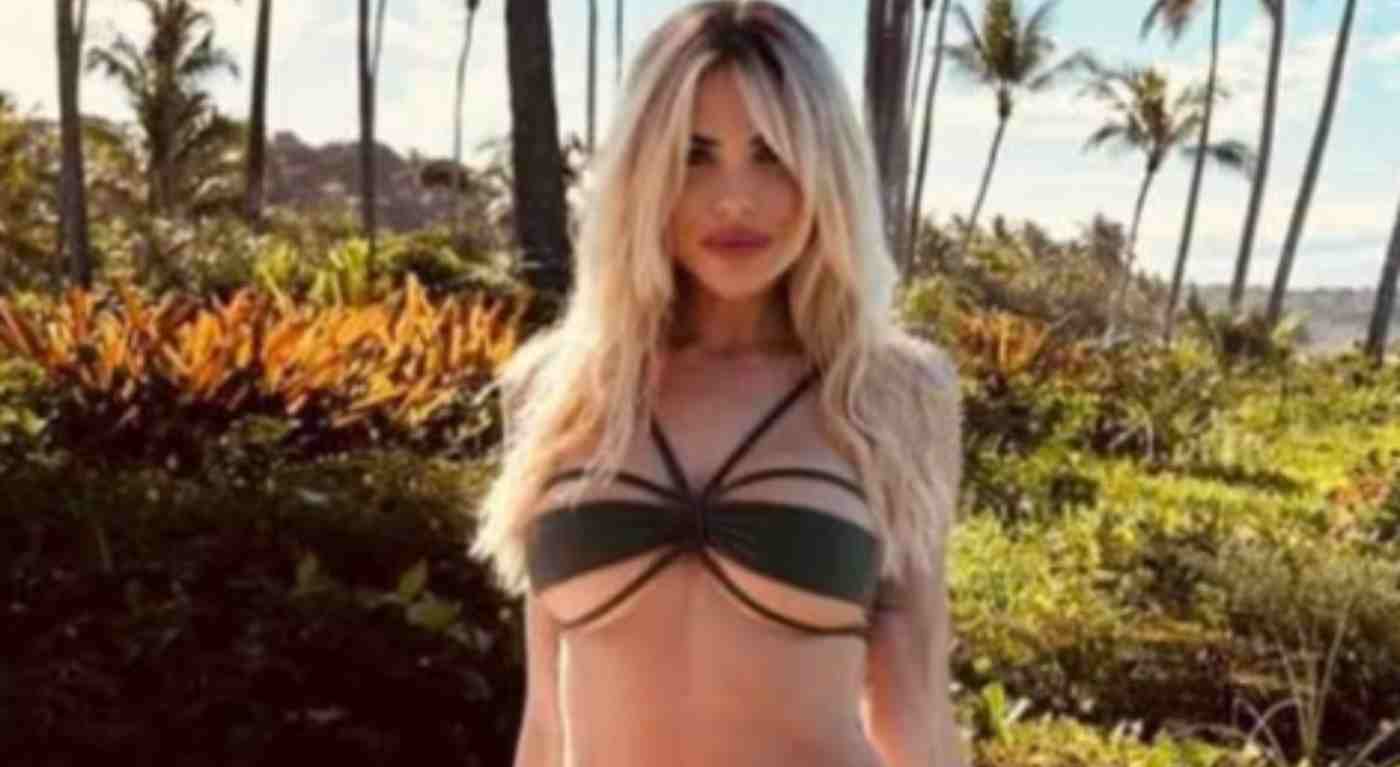 Ilary Blasi inarrestabile a Ponza, ha steso tutti con il suo bikini