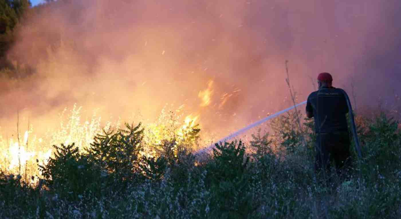 Tragedia a Matera: due vigili del fuoco perdono la vita in un dirupo durante il salvataggio di una famiglia
